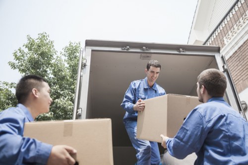 Transparent movers van pricing for local removals and deliveries